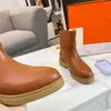 Stivali da cavaliere invernali da donna Stivale slip-on in pelle di vitello con fibbia Punta tonda Suola in gomma Design con fibbia placcata palladio sopra lo stivale al ginocchio