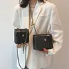 Sommer beliebte Stroh gewebte Tasche für Frauen 2022 New Fashion Network beliebte Mode vielseitige Kette kleine quadratische Tasche Urlaub Umhängetasche