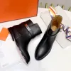 Novas botas de grife femininas de alta qualidade com salto plano e fivela de couro genuíno da moda Chelsea Botas femininas camurça casual cadarço cruzado botas meias personalizadas