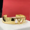 2023 -Ny designer smycken guldpläterad - rostfritt stål par bröllop armband presenttillbehör Valentino