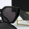 نظارات مصمم الرجل نظارات شمسية للنساء أزياء نظارات كاملة الحافة مستطيل طلاء Goggle Senior Sunglass UV400 أدلة العينات 52 مم Gafas Para el Sol de Mujer