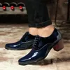 Klädskor koslony herr mode män hög klack sko zapatos hombre läder blå klassiska loafers pekade tå