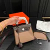 Höftkvinnor Tote Bag Luxurys Designers Bag Womens High Quality Shoulder Crossbody Bags Colors Canvas Leather Handväska Fashion Totes Purses 19x16cm