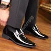 Ubierz buty dla mężczyzn Wsuń na patent skórzany man Casual Oxford Shoe Moccasin Glitter Wskazane palce Business Formalne obuwie męskie