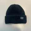 2023 outono e inverno designers nova moda chapéu de malha feminino quente proteção de orelha chapéu de lã bao cabeça quente rosto pequeno chapéu frio