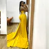 Gelbe Meerjungfrau-Abendkleider, einschulterig, sexy, hoher vorderer Schlitz mit langer Schleppe, elegantes Ballkleid, Perlen, Pailletten, plissiert, Übergröße