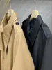 Trench da donna Giacca a vento Giacca con risvolto Corto Versione ampia del design aperto sul retro Versatile e confortevole Autunno 2023 1026