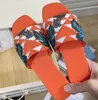 İşlemeli kumaş slaytlar tasarımcı terlik çok renkli nakış katırları kadın flip floplar gündelik sandaletler yaz düz slayt kauçuk taban boyutu35-42