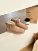 Uggies Boot Kış Yün Botlar Erkek Soğuk Dayanıklı Kar Tasarımcı Klasik Platform Kadın Ayakkabı Yüksek Üst Ayakkabıları Kalın Alt Alt Kadın Peluş Sıcak Boyut 35-42-44 Kutu
