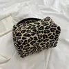 Kosmetiska väskor retro kvinnor leopard väska makeup arrangör stora resor toalettartiklar koppling lagring skönhet fall