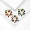 Brooches Elegant Retro Green Leaf Cranberry Wreath Metal Pin Pearl Plant For Women Collar Clothing Accessories Jewelry