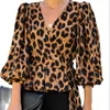 Kvinnor BLOUSES 2023 Europeiska och amerikanska leopardtryck Chiffonskjorta Kvinnors Autumn Cross Lace Lantern Sleeve Top Women