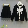 Hotsell Set di vestiti per ragazze per bambini Bambina per bambini Cardigan in maglione con fiocco Top + gonne in maglia Abito a due pezzi