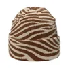 Basker casual beanie hatt män kvinnor punk stickade hattar söta leopard tryck varma mössor ko mönster ullskallies vinterhuv