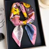 Foulards Soie 70cm Carré Satin Écharpe Femmes Été Bande De Cheveux Wirst Foulard Mode Cheval Imprimer Tête Foulard Cravate Châle Wraps Hijab