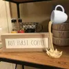 装飾的なオブジェクトの置物樹脂彫像フローティングコーヒーカップアート彫刻キッチンホーム装飾彫像クラフト魔法の注ぐ液体スプラッシュマグ230406