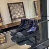 Designer de luxo botas de tornozelo botas clássicas senhora moda botas de motocicleta plana sapatos esportivos militares de couro tênis de corte alto sapatos casuais treinadores tamanho 35-41