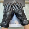 Kış erkek deri eldiven tasarımcısı kaşmir moda eldiven yüksek sınıf toka derisi eldiven moda klasik donanım erkek açık sürücü eldivenleri