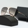 Merkontwerp Luxe zonnebrillen voor heren 5Colors Fashion Classic UV400 Hoge kwaliteit Summer Outdoor Drive Beach LeisurekR2R