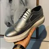 Scarpe eleganti Scarpe da sposa da sposo casual fatte a mano da uomo in pelle intagliata brogue argento bianco