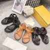 Fashion Classic Luxury Designer Women Sandals Slippers Summer Girls Beach Femmes Sandal Sandal Flip Flops Mandis Sexy Broidered Chaussures