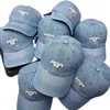 Boll Caps Designer Internet Celebrity och samma triumfbågsbrev denim Baseball Fashion Versatile Par Sunshade Sunscreen Duckbill Hat Ny stil FDY8