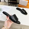 Slippers 2023 الصيف غير الرسمي لأصابع القدمين ، أحذية موجزة للنساء ، على جلود حقيقية Sapato Feminino شقق ملونة صلبة