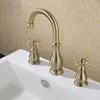 Robinets d'évier de salle de bains, robinet de lavabo monté sur le pont, mélangeur en Bronze brossé à Double poignée, robinet de baignoire froid à 3 trous