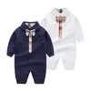 Baby Rompers niemowlę i maluch wiosenny jesienny kombinezon moda brytyjska dżentelmen ubrania nowonarodzone bawełniane łuk romper bh85