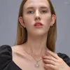 Halsband örhängen sätter mode 2 stycken elegant kvinnors kristall snöflinga temperament zirkonium smycken tillbehör gåvor