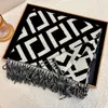 Noir Blanc Style Designer Écharpe Femmes Modèles Classiques Amour Cadeaux Châles L'hiver Est La Mode Accessoires Chauds Boutique Tissus Foulards