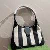 2023 Bolso de hombro de lona colorido de lujo Totes grandes Famoso Afrodita Media luna Bolso para axilas Bolso Bolso de compras informal Patrón de bordado de doble letra