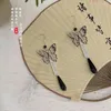 Orecchini a bottone Farfalla dipinta a inchiostro con nappe e pendente con goccioline d'acqua