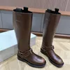 Tacco spesso Punta dei piedi Stivali lunghi al ginocchio Fibbia per cintura Stivali da moto slip-on in pelle bovina Scarpe da esterno per donna Stivali da combattimento di design di lusso Calzature di fabbrica EU 35-40