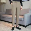 Abiti da uomo 2023 Pantaloni moda per uomo Slim Fit Skinny Streetwear Tinta unita Pantaloni da ufficio Abito da sposa 38