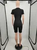 Новые женские спортивные костюмы Дизайнерская одежда 2023 Летние вспышки с твердым цветом с коротким рукавом короткие шорты с коротким вырезом.