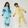 Andere Sportartikel Neues Kinder-Ski-Set, warme Outdoor-Snowboardjacke, Overalls, Mädchen-Jungen-Kinder-Skianzug, winddicht, wasserdicht, mit Kapuze, Winterkleidung, HKD231106