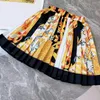 Hoogwaardige kindermode meisjesset met geborduurd patroon, T-shirt van puur katoen met korte mouwen en korte rok, 2-delige set