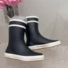 Bottines de pluie de qualité supérieure, bottes mi-hautes, bout rond, bottes plates, talons, logo de la marque, caoutchouc naturel, slip-on, créateurs de luxe pour femmes, chaussures décontractées, chaussures d'usine