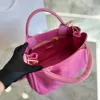 Cestino triangolo ad alta capacità Pochette in nylon di lusso Designer Donna viaggio uomo Borsa a tracolla fine settimana Tote negozio di vacanze Borse a tracolla per valigie alla moda in tela