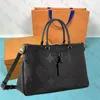 Bolso de diseñador de alta calidad Trianon MM PM Tote para mujer Bolsos de hombro de cuero en relieve Bolso cruzado Totes de alta capacidad Bolsos Monedero Carteras Mochila de mensajero