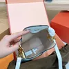 Bolsa de ombro de designer de luxo Crossbody Bolsa feminina Couro branco Grande carteira de alta qualidade Compras de viagem ao ar livre Bolsa versátil 5A