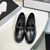 Zapatos de vestir para mujer, mocasines con logo de metal, zapatos de plataforma retro de diseñador de marca, mocasines clásicos de piel de vaca pulida, planos negros