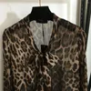 Camicette da donna Lettere di lusso da donna Camicia con stampa leopardata con fiocco Autunno Moda casual Camicie sottili Comode magliette di marca Y2k