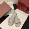 Designer Women Luxury Slippers V Signature Slides Sandaler Läder Transparent Sandaler Grainy Cowhide Flat Shoes Ladies Summer Beach Slippers With Box