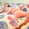 Bedding sets Full set of flannel down duvet covers for warm winter heart-shaped printed bed house de couette King's project (without pillowcases) 231106