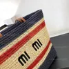 Classica borsa da spiaggia alla moda per le vacanze estive borsa di paglia designer borse da donna semplici e pratiche progettate per borse della spesa di grande capacità per ragazze