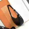 Luxurys Underarm Crescent Handbag Designer Designer Bag Bag Triangle Leather Tote Womens Half Half Moon Bag Mens Crossbody Prespit Lady Travel حتى أكياس القابض