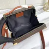 Luxe Designer Man tas M45785 HANDVAT KOFFERBAK Mannen Vrouwen tas klinknagel boxy vorm Box Messenger Purse Canvas Koeienhuid Lederen carry Handtas