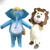 Profissional dos desenhos animados anime pequeno elefante azul mascote traje engraçado leão animal adulto andando festa de natal desempenho bonito conjunto